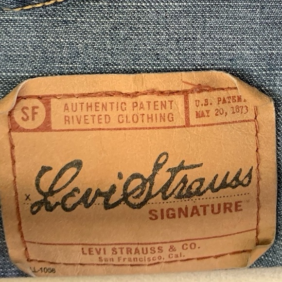 Levi Strauss Signature Women’s Denim Jacket - Picture 2 of 6